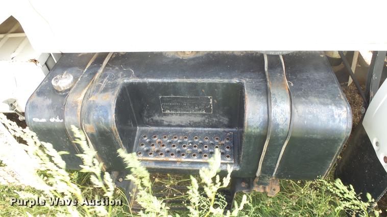 image for item ES9440 1991 Ford F800 digger derrick truck