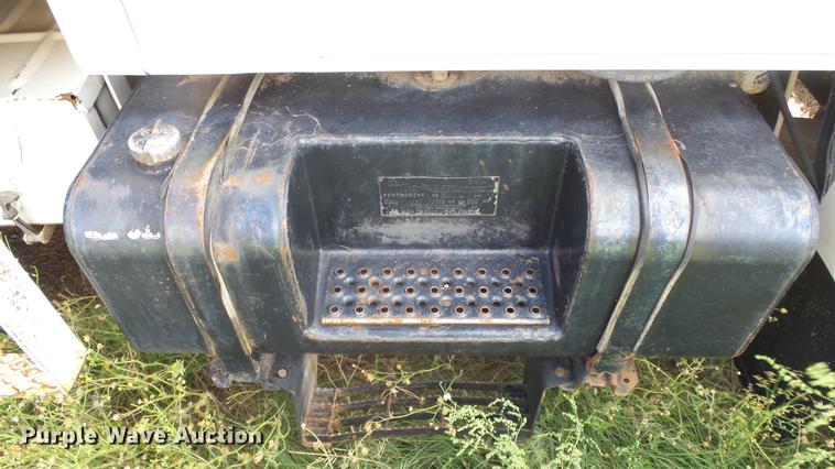 image for item ES9440 1991 Ford F800 digger derrick truck