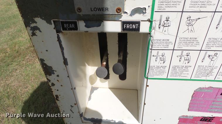 image for item ES9440 1991 Ford F800 digger derrick truck