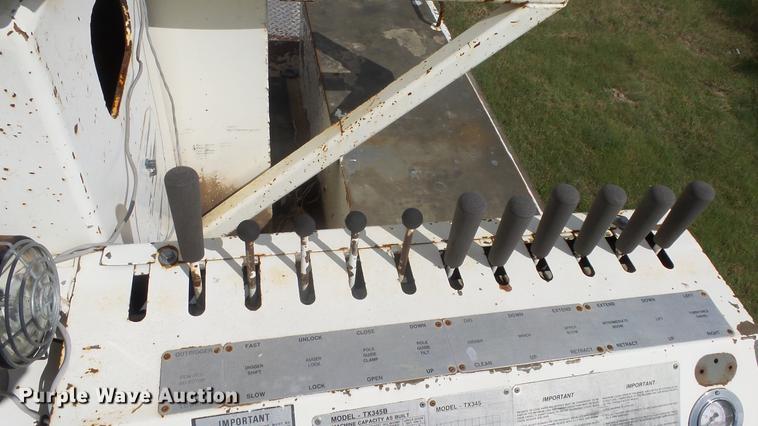 image for item ES9440 1991 Ford F800 digger derrick truck