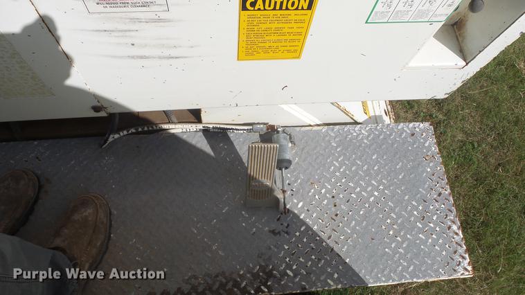 image for item ES9440 1991 Ford F800 digger derrick truck