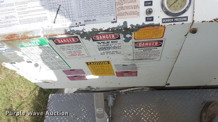 image for item ES9440 1991 Ford F800 digger derrick truck