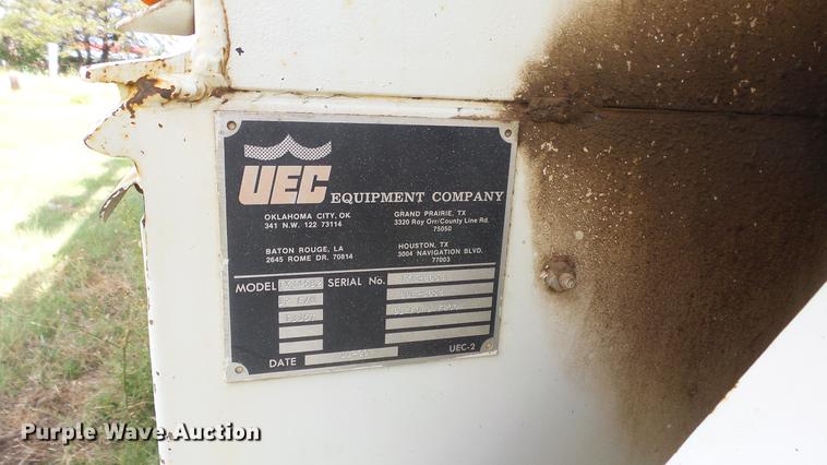 image for item ES9440 1991 Ford F800 digger derrick truck