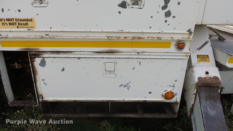 image for item ES9440 1991 Ford F800 digger derrick truck