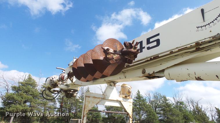 image for item ES9440 1991 Ford F800 digger derrick truck