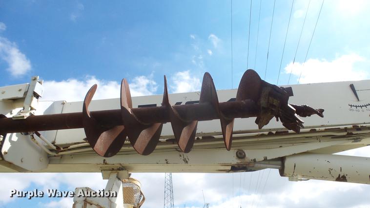 image for item ES9440 1991 Ford F800 digger derrick truck