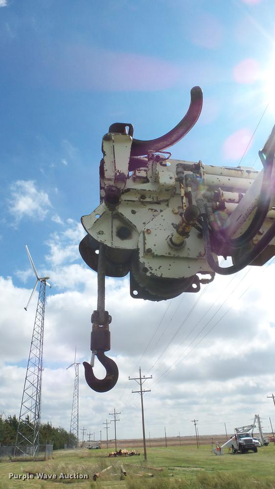 image for item ES9440 1991 Ford F800 digger derrick truck