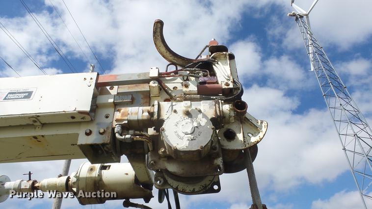 image for item ES9440 1991 Ford F800 digger derrick truck