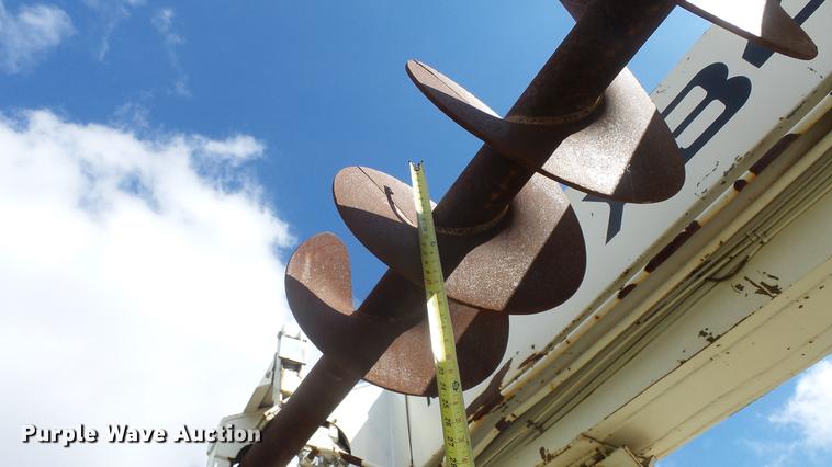 image for item ES9440 1991 Ford F800 digger derrick truck