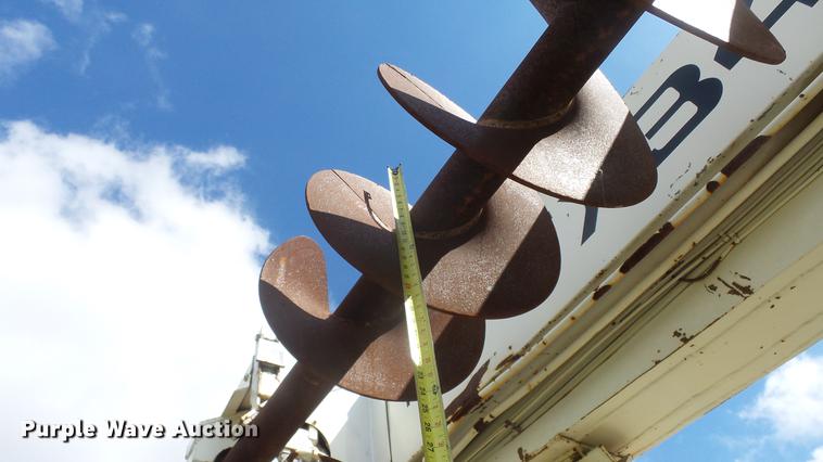 image for item ES9440 1991 Ford F800 digger derrick truck