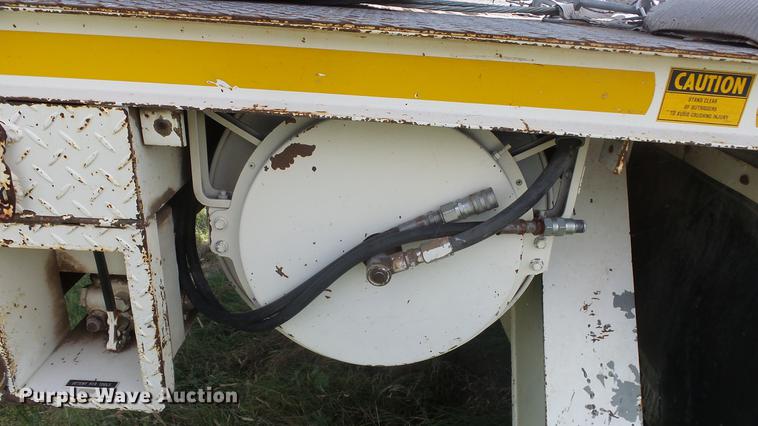 image for item ES9440 1991 Ford F800 digger derrick truck