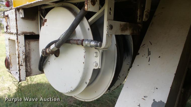 image for item ES9440 1991 Ford F800 digger derrick truck