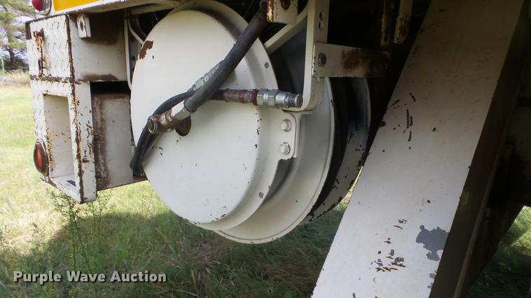 image for item ES9440 1991 Ford F800 digger derrick truck