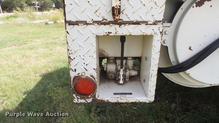 image for item ES9440 1991 Ford F800 digger derrick truck