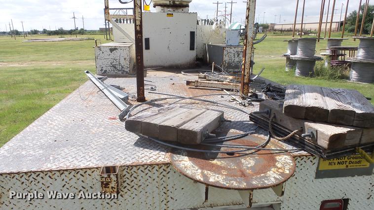 image for item ES9440 1991 Ford F800 digger derrick truck