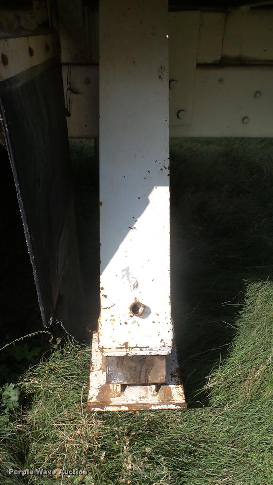 image for item ES9440 1991 Ford F800 digger derrick truck