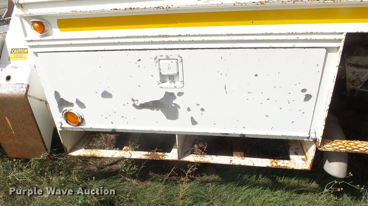 image for item ES9440 1991 Ford F800 digger derrick truck