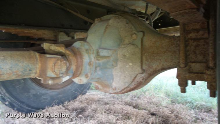 image for item ES9440 1991 Ford F800 digger derrick truck
