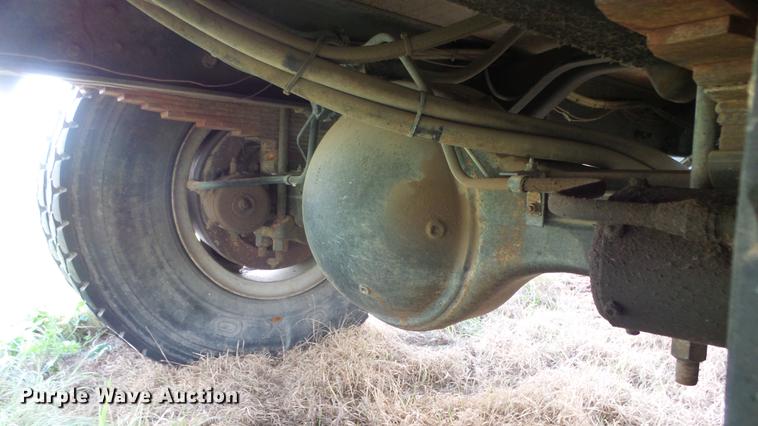 image for item ES9440 1991 Ford F800 digger derrick truck