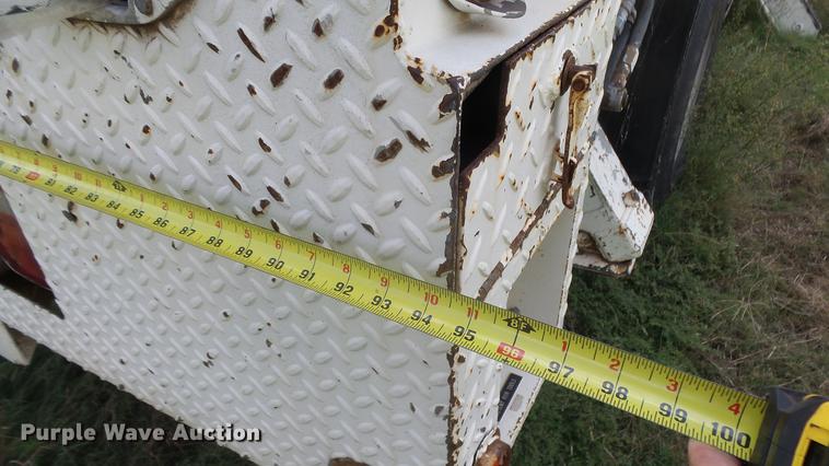 image for item ES9440 1991 Ford F800 digger derrick truck