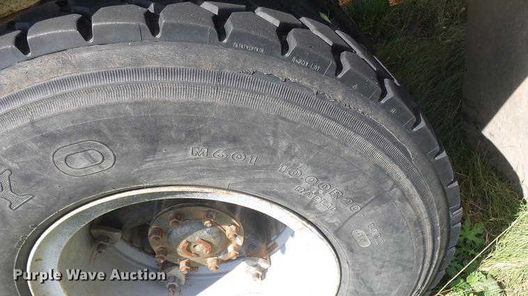 image for item ES9440 1991 Ford F800 digger derrick truck