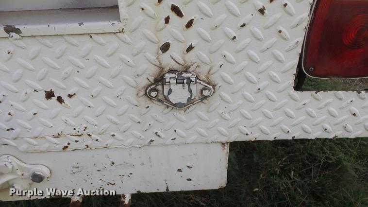 image for item ES9440 1991 Ford F800 digger derrick truck