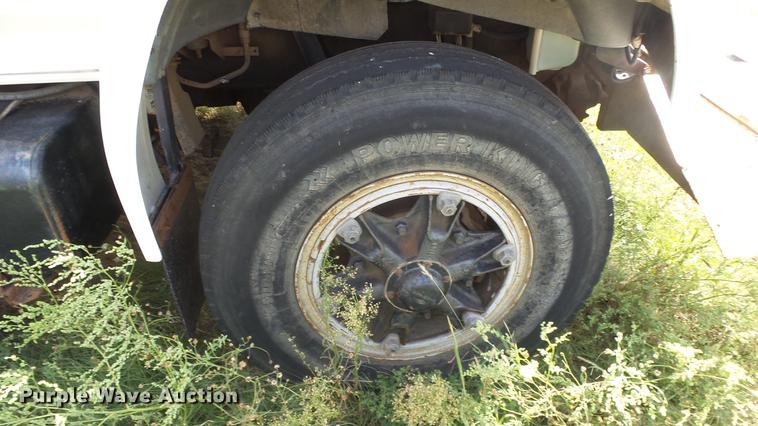 image for item ES9440 1991 Ford F800 digger derrick truck