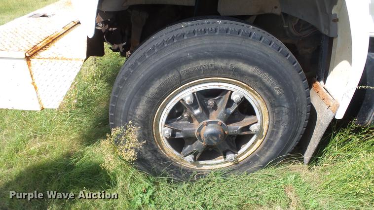 image for item ES9440 1991 Ford F800 digger derrick truck