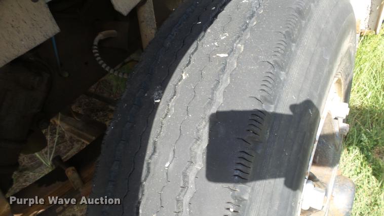 image for item ES9440 1991 Ford F800 digger derrick truck