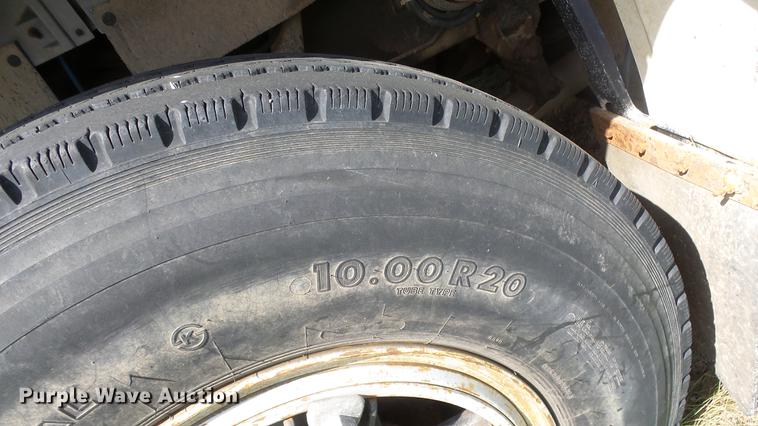 image for item ES9440 1991 Ford F800 digger derrick truck