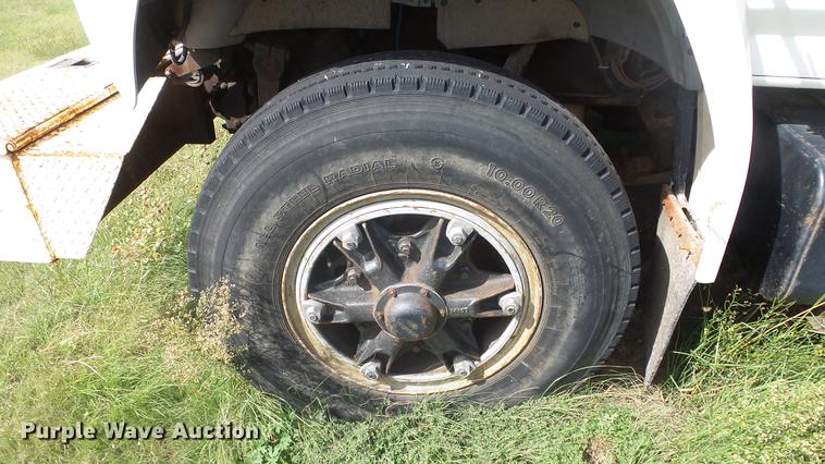 image for item ES9440 1991 Ford F800 digger derrick truck