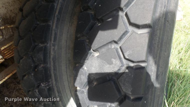 image for item ES9440 1991 Ford F800 digger derrick truck