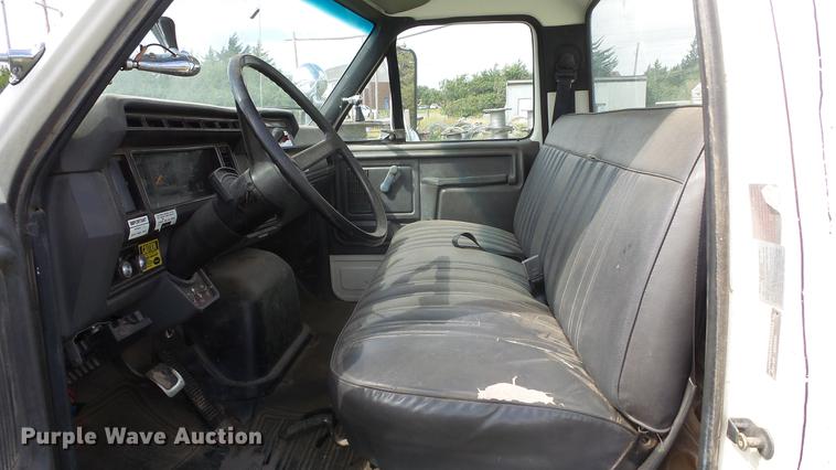 image for item ES9440 1991 Ford F800 digger derrick truck