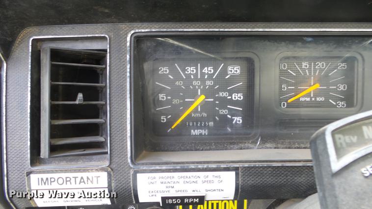 image for item ES9440 1991 Ford F800 digger derrick truck