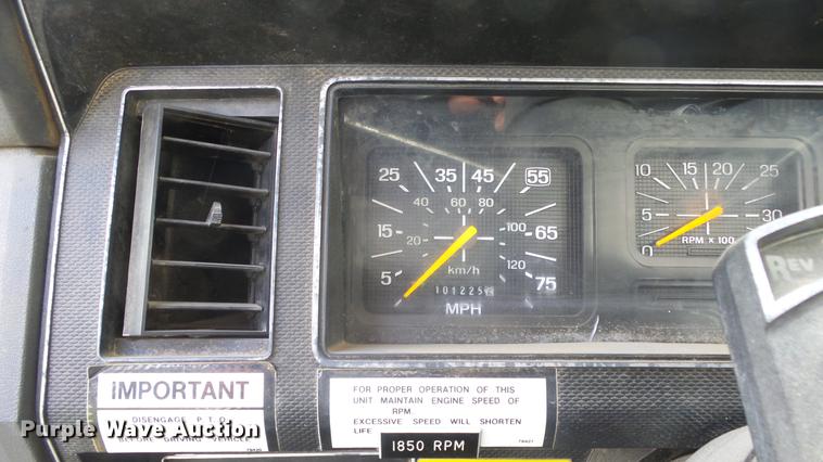 image for item ES9440 1991 Ford F800 digger derrick truck