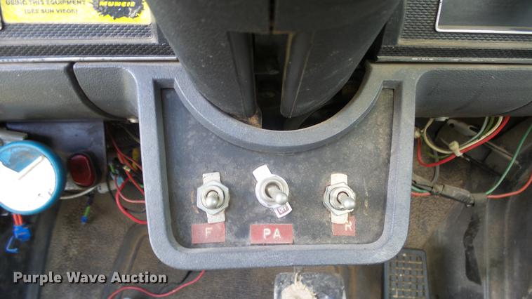 image for item ES9440 1991 Ford F800 digger derrick truck