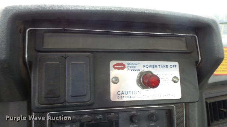 image for item ES9440 1991 Ford F800 digger derrick truck