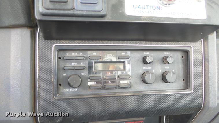 image for item ES9440 1991 Ford F800 digger derrick truck