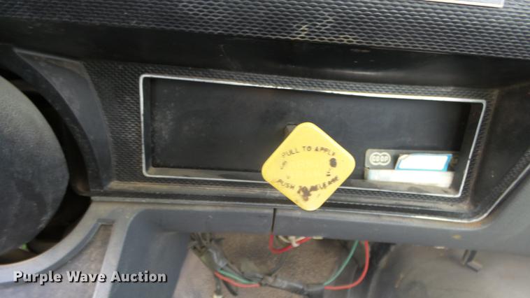 image for item ES9440 1991 Ford F800 digger derrick truck