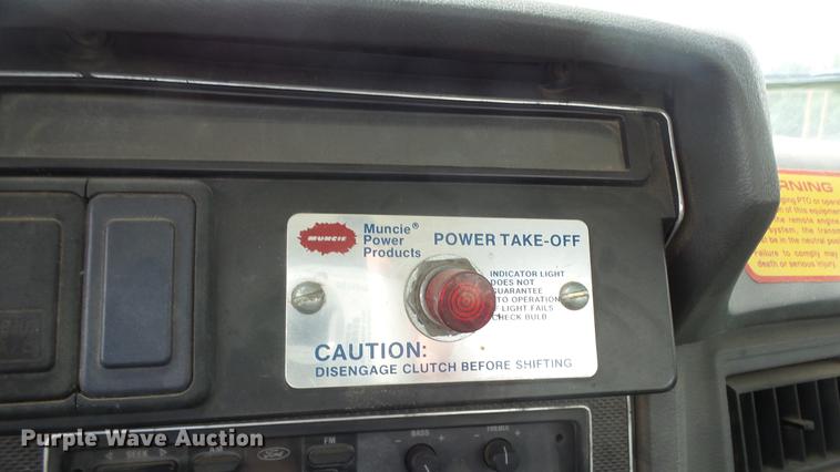 image for item ES9440 1991 Ford F800 digger derrick truck