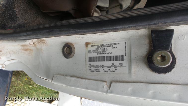 image for item ES9440 1991 Ford F800 digger derrick truck