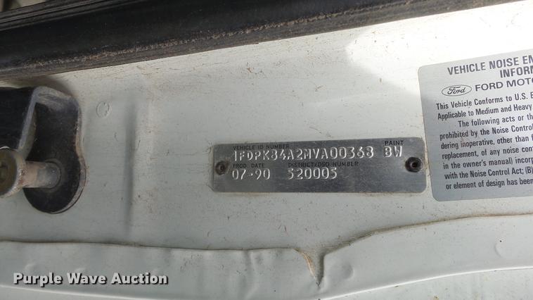 image for item ES9440 1991 Ford F800 digger derrick truck