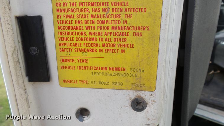 image for item ES9440 1991 Ford F800 digger derrick truck