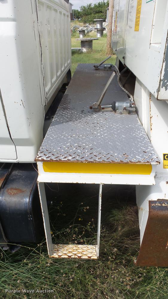 image for item ES9440 1991 Ford F800 digger derrick truck