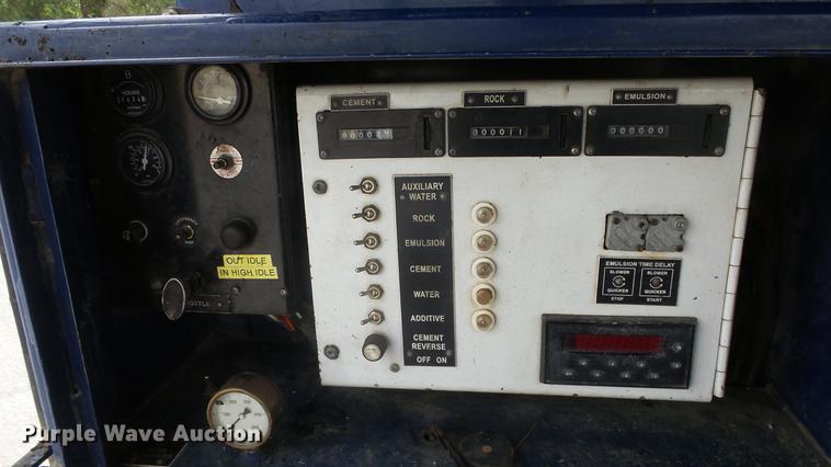 image for item ES9441 1998 GMC C8500 slurry truck