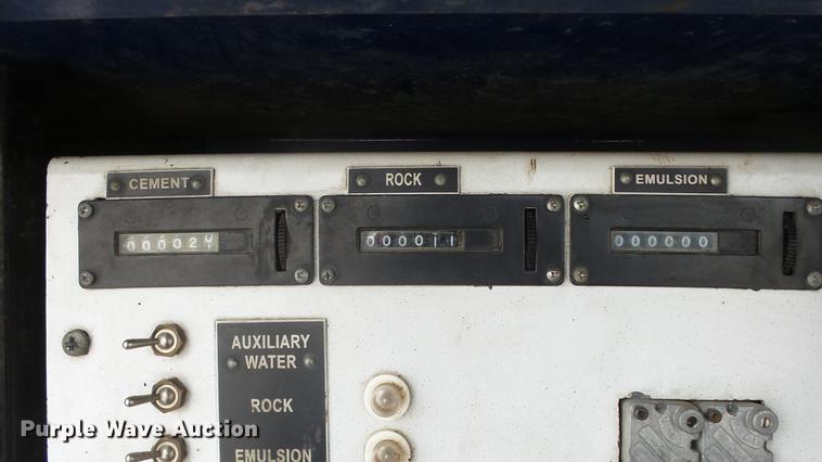 image for item ES9441 1998 GMC C8500 slurry truck