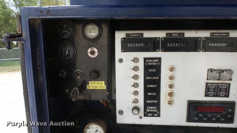 image for item ES9441 1998 GMC C8500 slurry truck