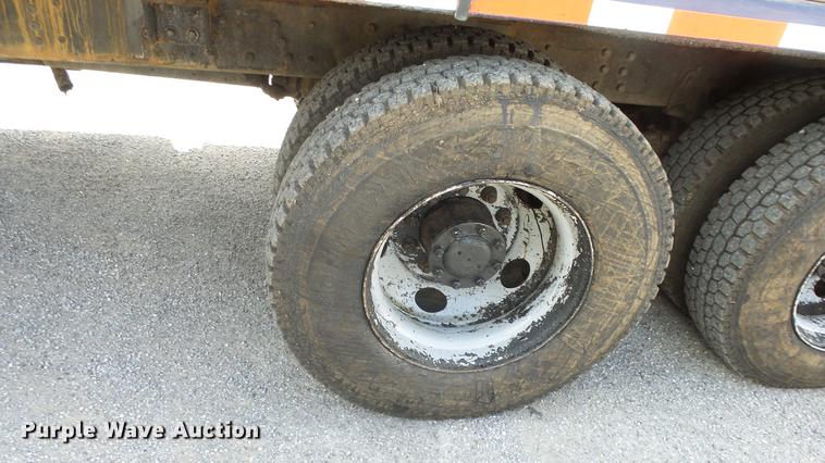 image for item ES9441 1998 GMC C8500 slurry truck