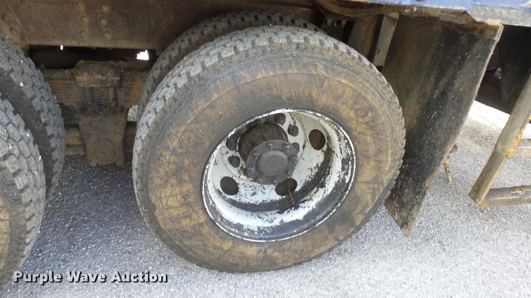 image for item ES9441 1998 GMC C8500 slurry truck