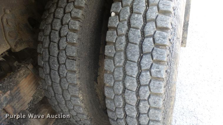 image for item ES9441 1998 GMC C8500 slurry truck